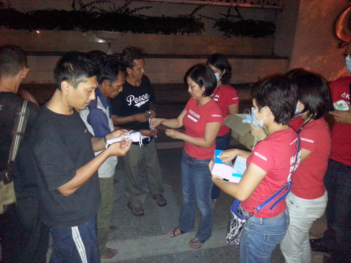 Dato' Ruby and the Kecharians distributing in Masjid Negara
