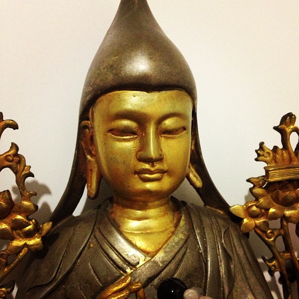 Lama Tsongkhapa statue