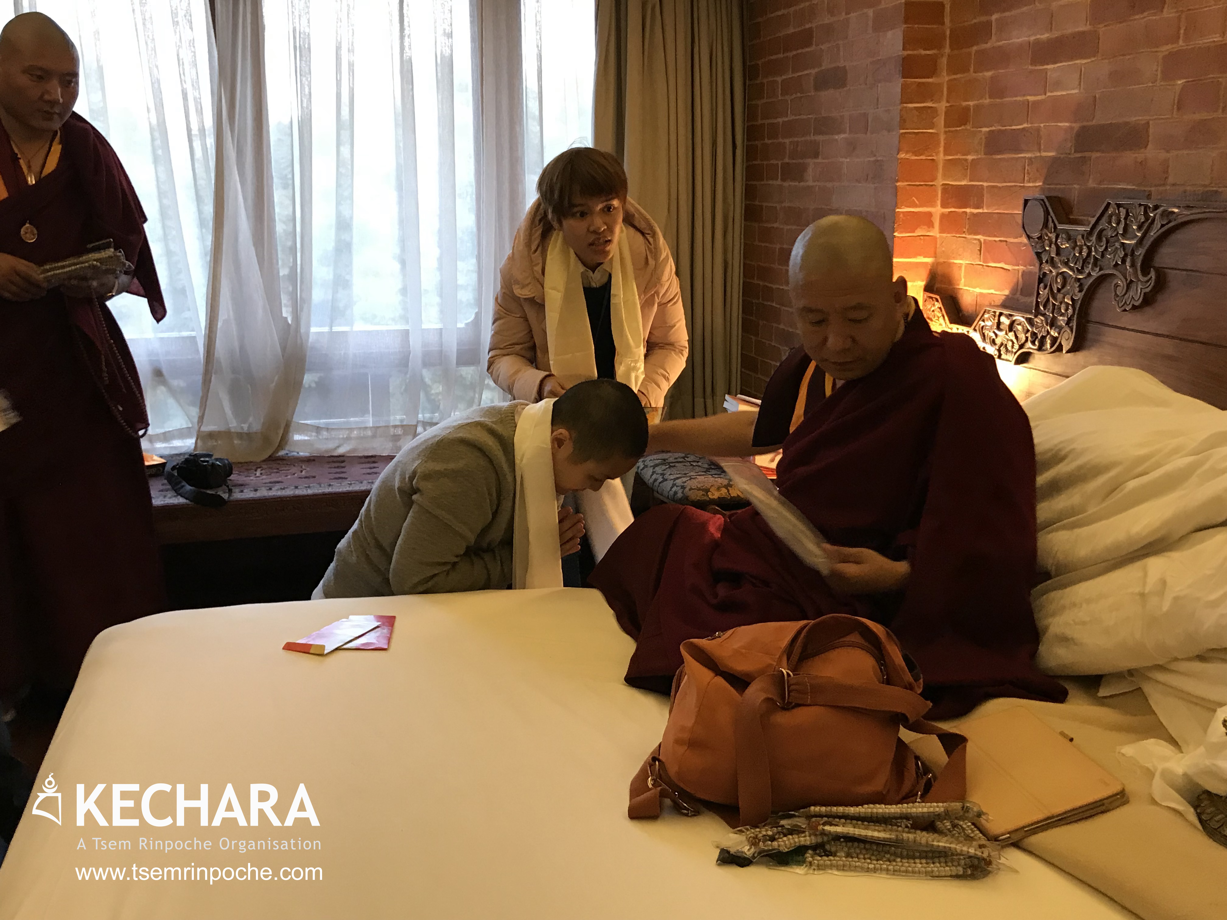 We were fortunate to have audience with Lama Thubten Phurbu, a prominent Dorje Shugden practitioner who gives life entrustment (sogtae) of Dorje Shugden to tens of thousands of people in Tibet